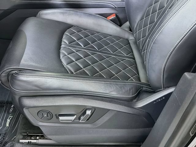 Used 2022 Audi SQ8 Prestige AWD/4WD image 22