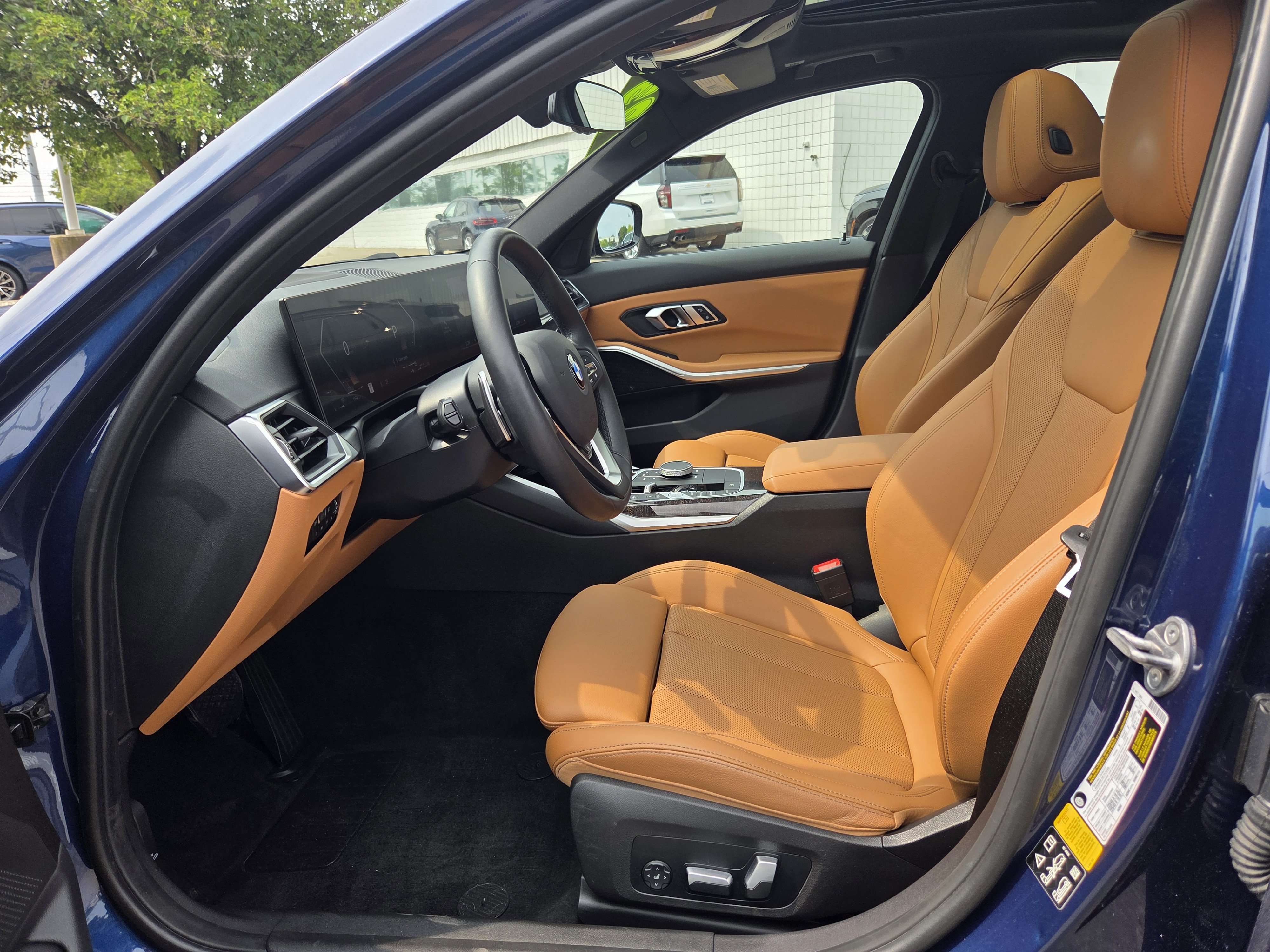 Used 2023 BMW 330i xDrive Sedan w/ Premium Package AWD/4WD image 8