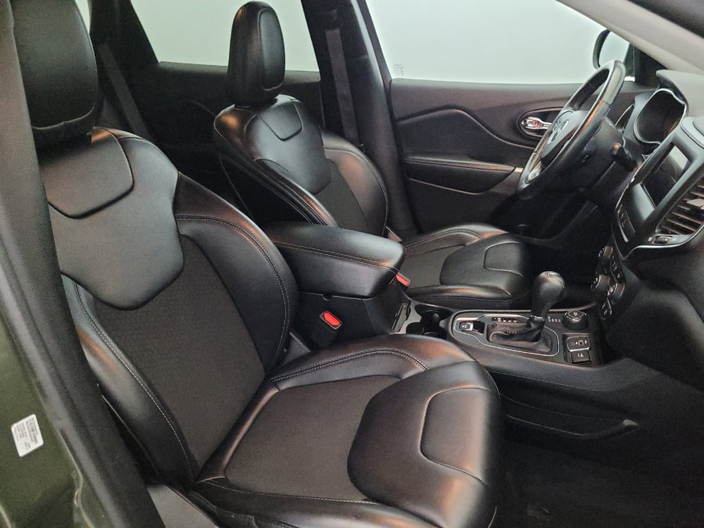 Used 2019 Jeep Cherokee Latitude Plus w/ Cold Weather Group AWD/4WD image 21