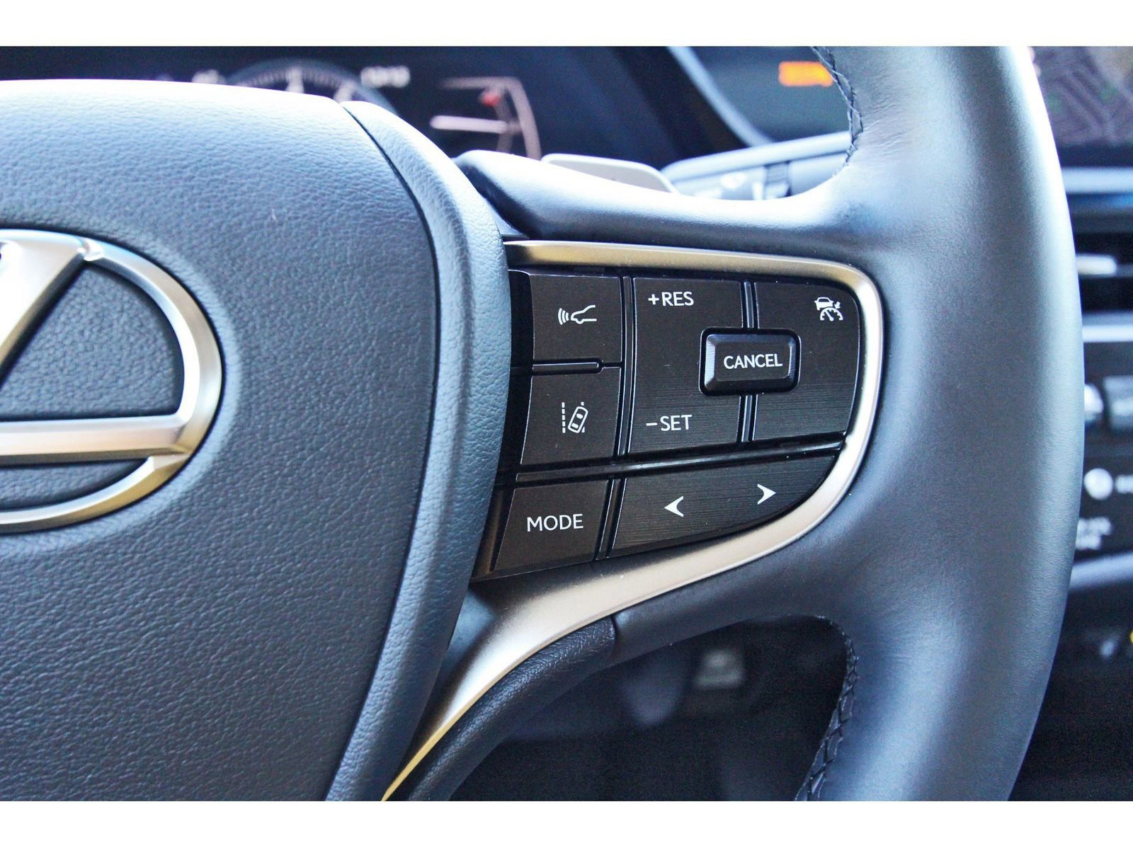 Used 2024 Lexus ES 350 w/ Premium Package image 22