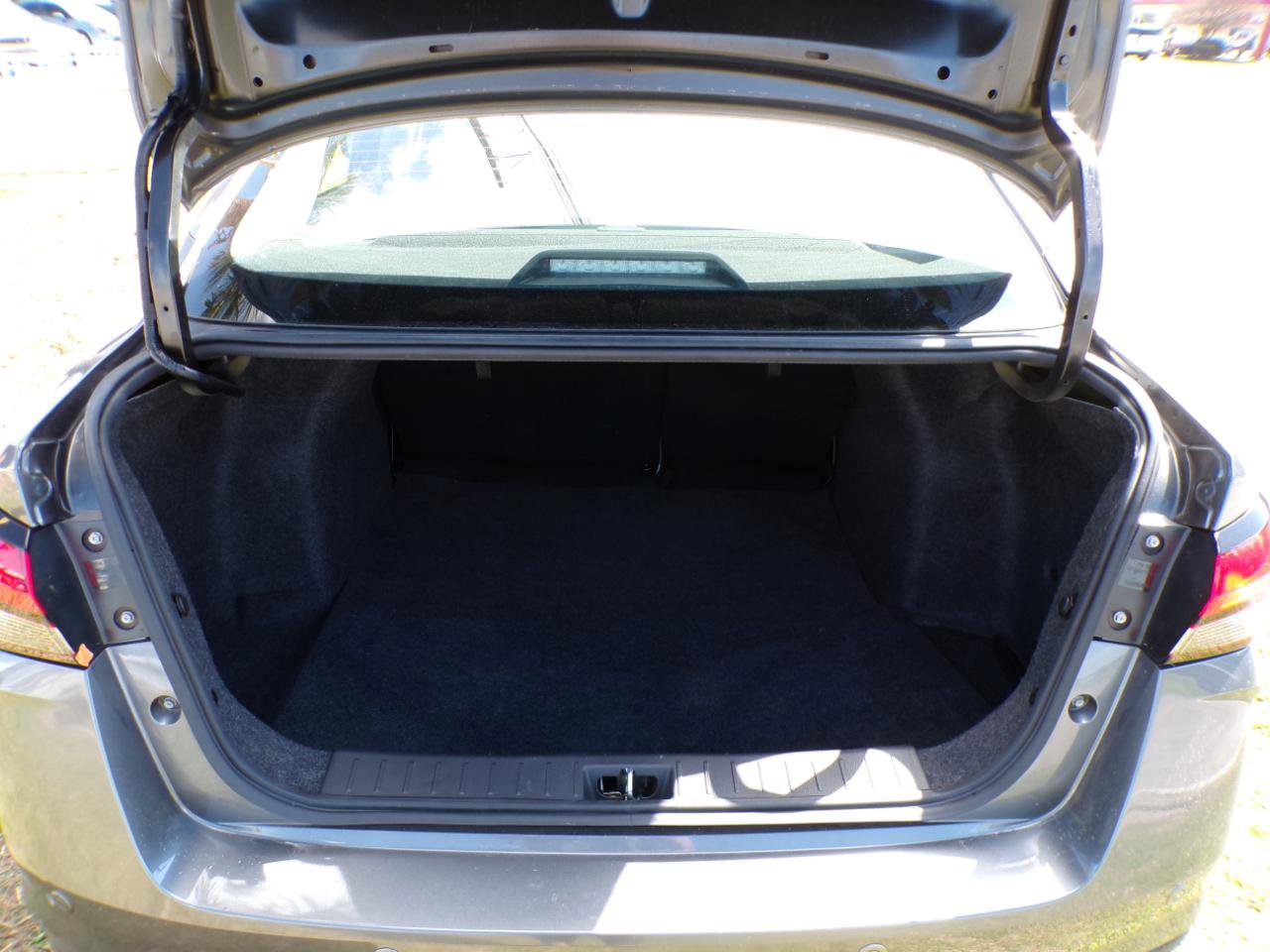 Used 2022 Nissan Versa SV w/ Trunk Package image 8