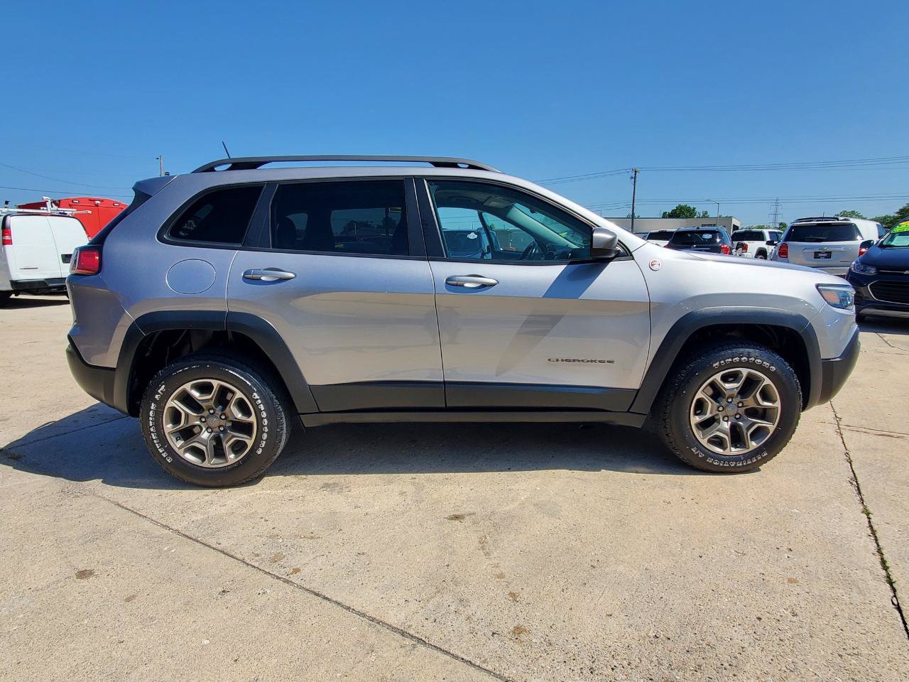 Used 2020 Jeep Cherokee Trailhawk AWD/4WD image 5