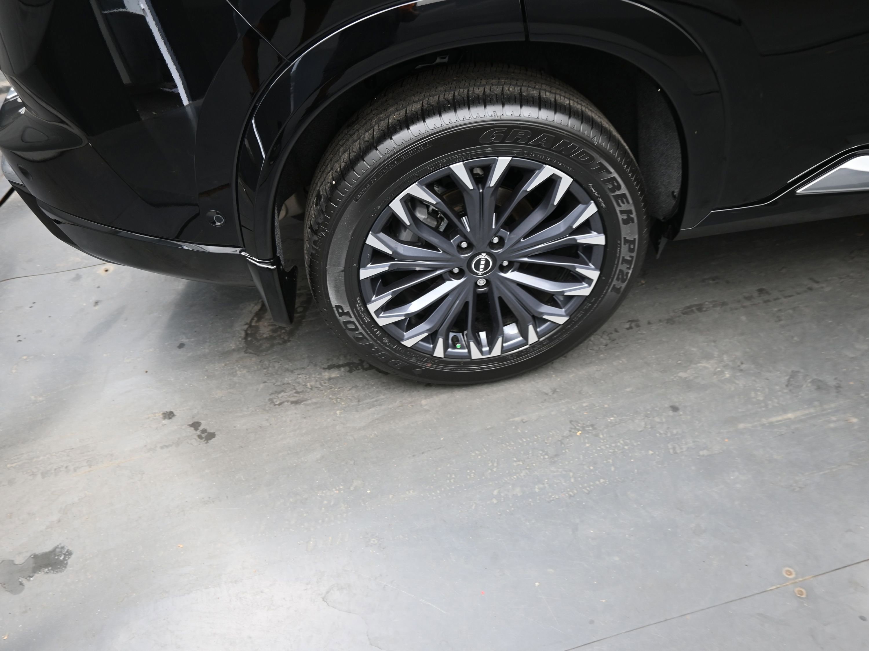 Certified 2025 Nissan Rogue Platinum w/ Tech Package image 9