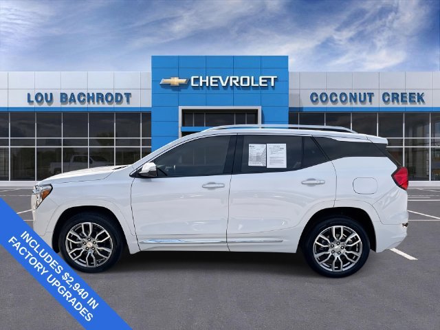 Used 2024 GMC Terrain Denali w/ Denali Premium Package AWD/4WD image 5