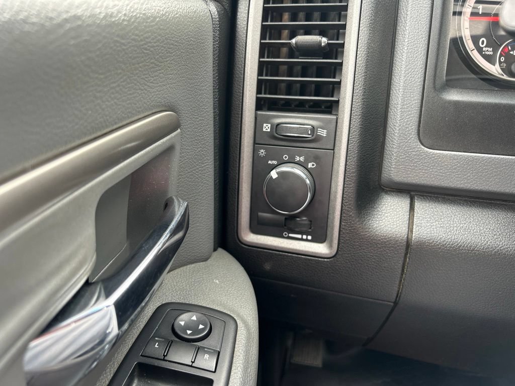 Used 2018 RAM 3500 Tradesman w/ Chrome Appearance Group AWD/4WD image 16