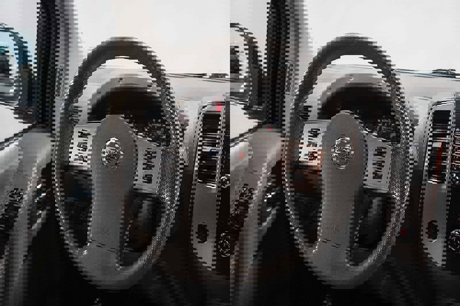 Used 2020 Nissan Frontier SV w/ Midnight Edition Floor Mats image 15