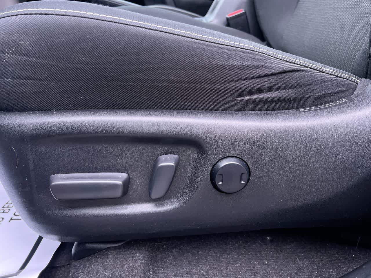 Used 2018 Toyota RAV4 XLE FWD image 12