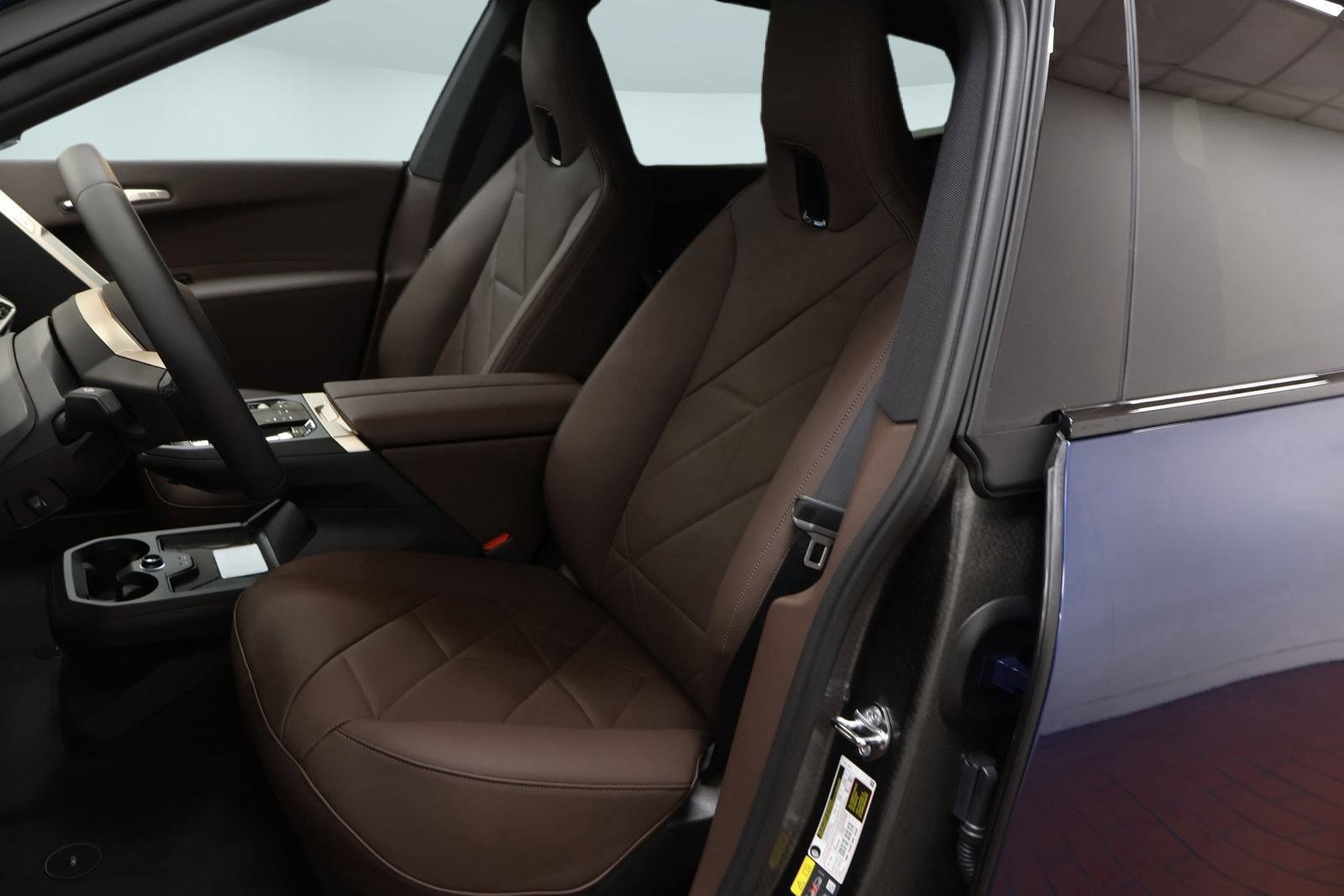 Used 2025 BMW iX xDrive50 w/ Premium Package image 3