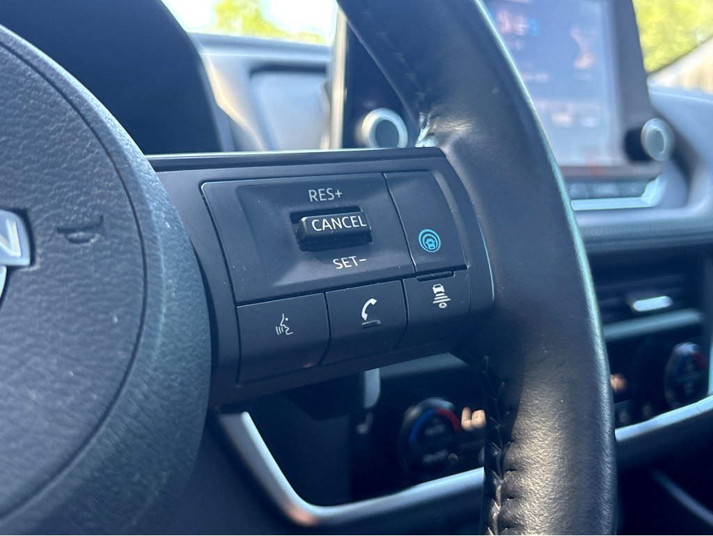 Used 2024 Nissan Rogue SV w/ SV Premium Package image 18