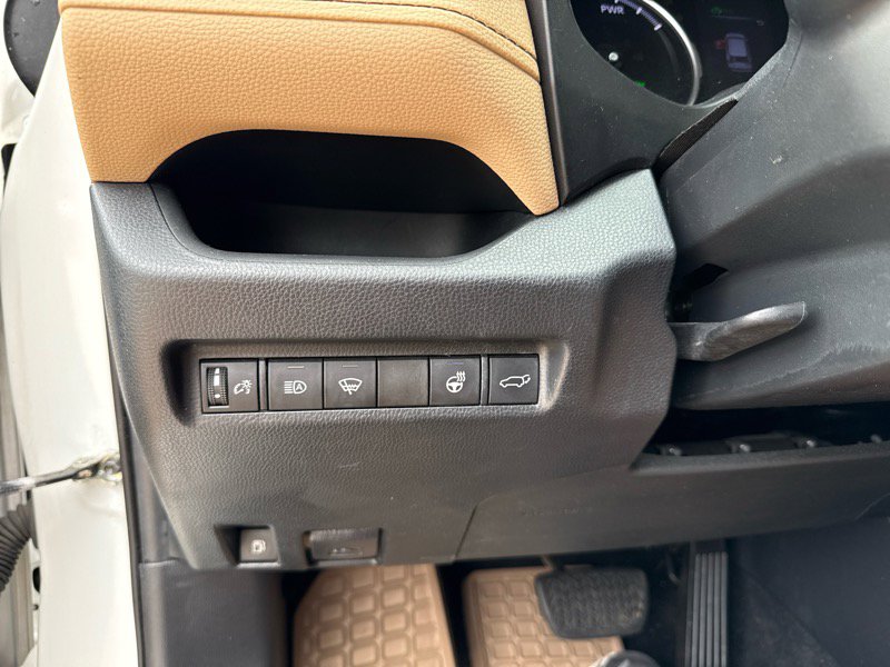 Used 2020 Toyota RAV4 XLE image 14