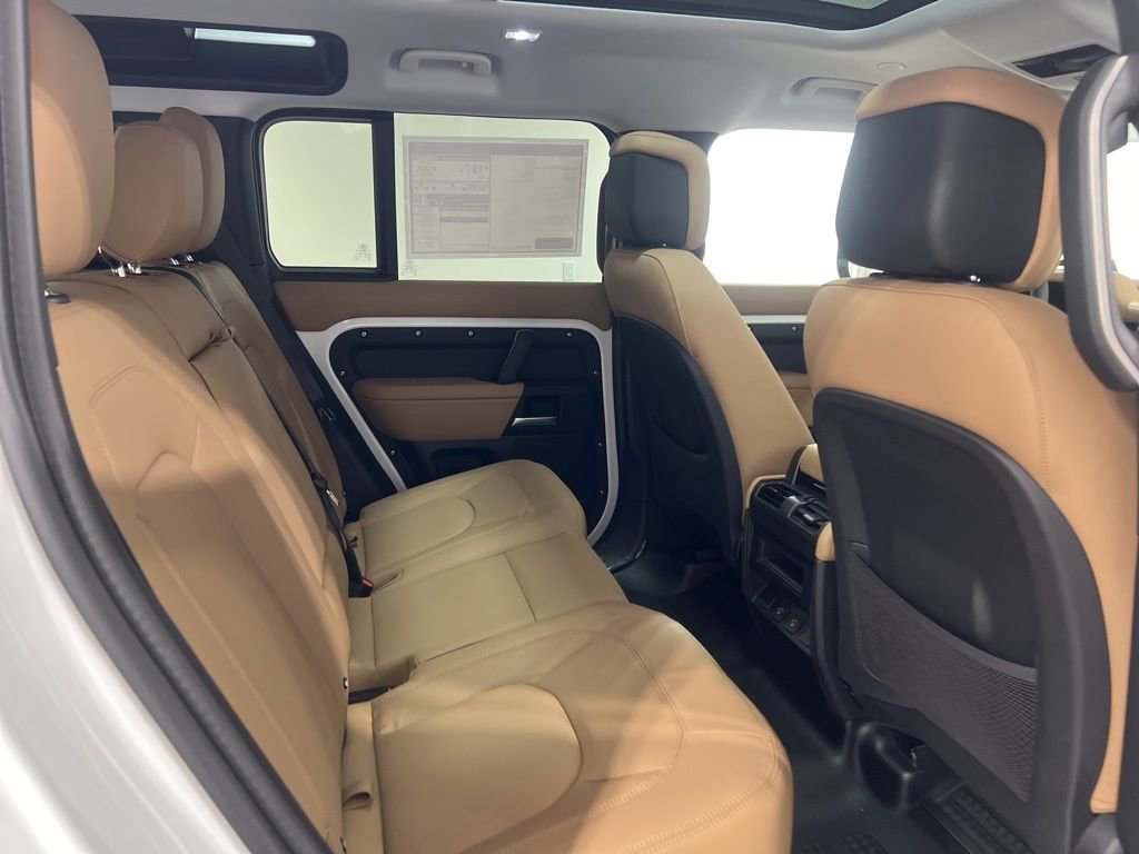 Used 2025 Land Rover Defender 110 S image 28