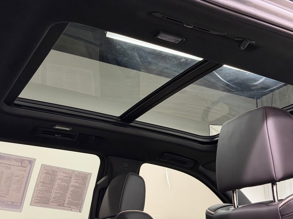 Used 2024 Cadillac Escalade ESV Premium Luxury image 26