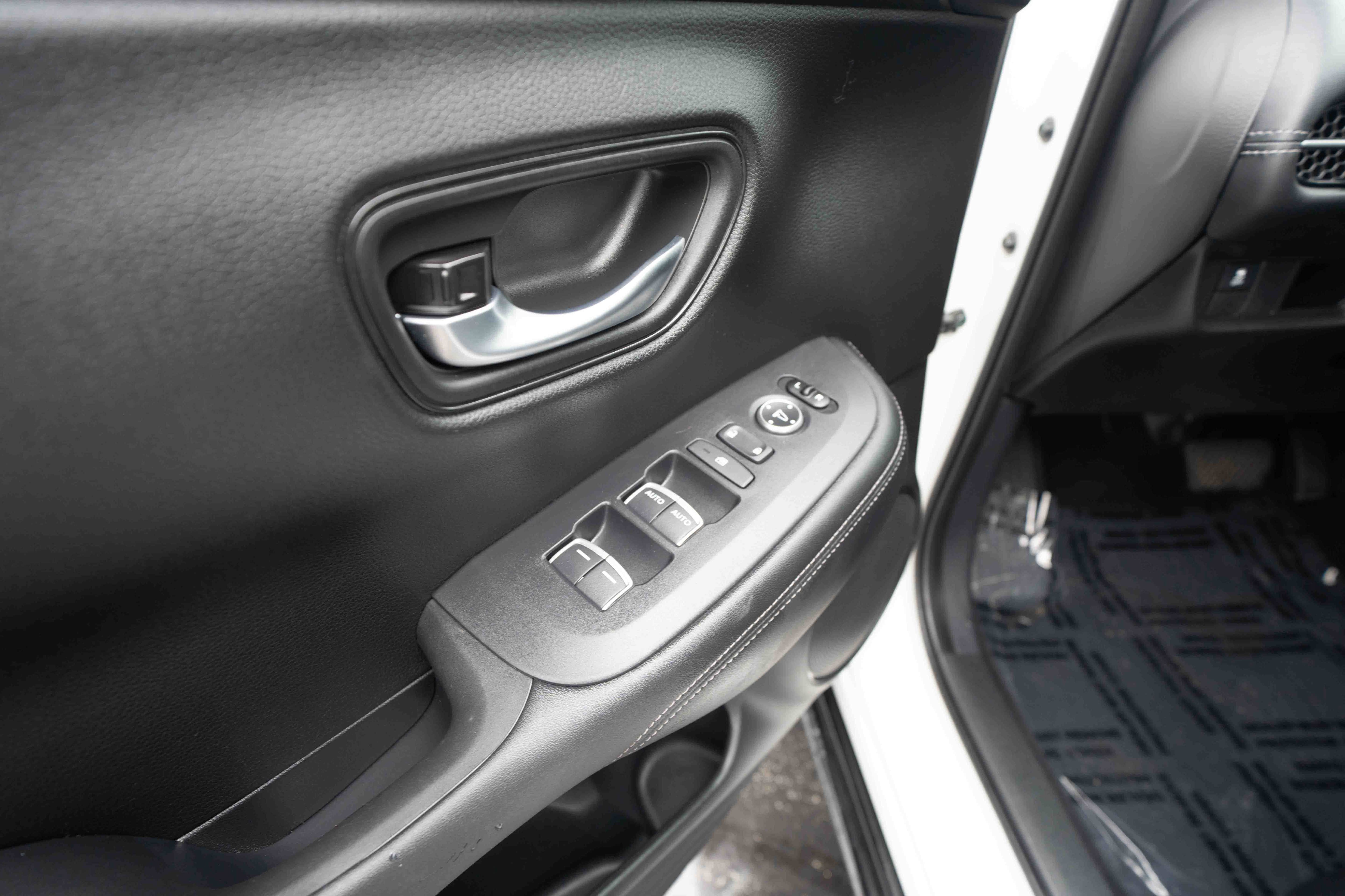 Used 2024 Honda HR-V EX-L image 7