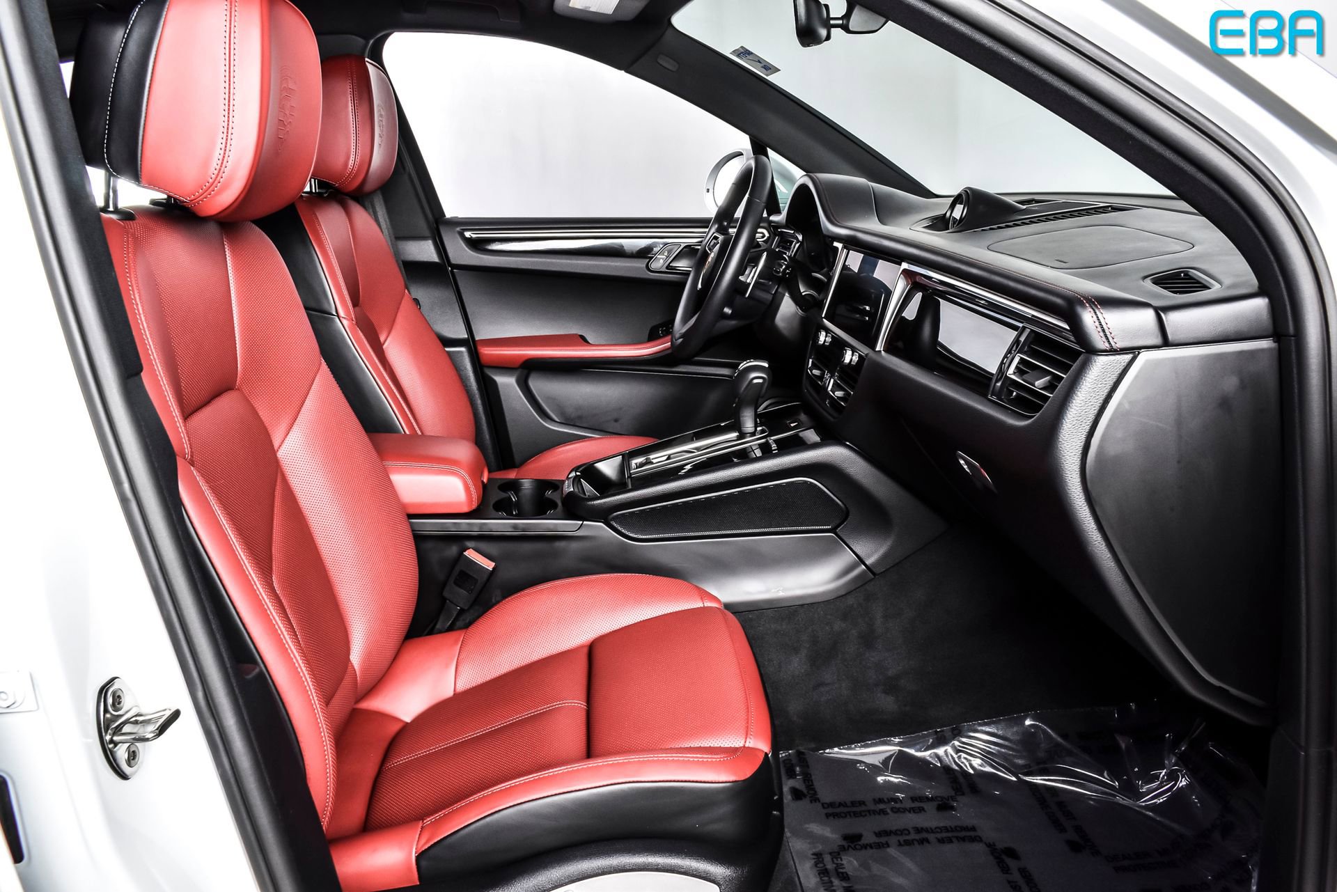 Used 2025 Porsche Macan image 25