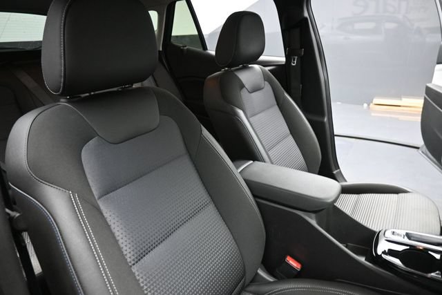 Used 2025 Chevrolet Trax LT FWD image 31