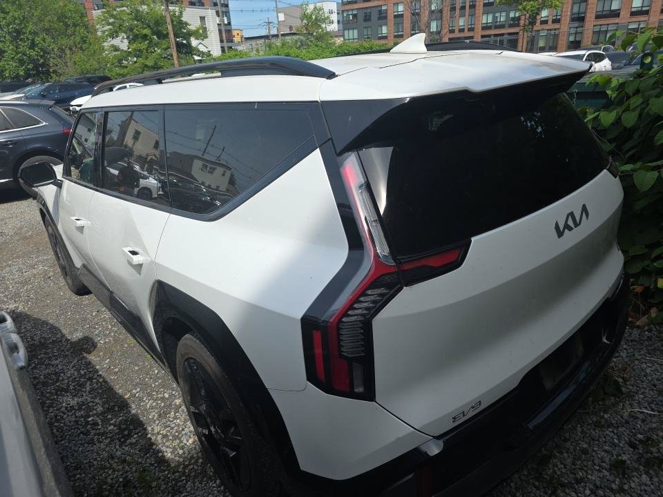 Certified 2024 Kia EV9 GT-Line AWD/4WD image 4