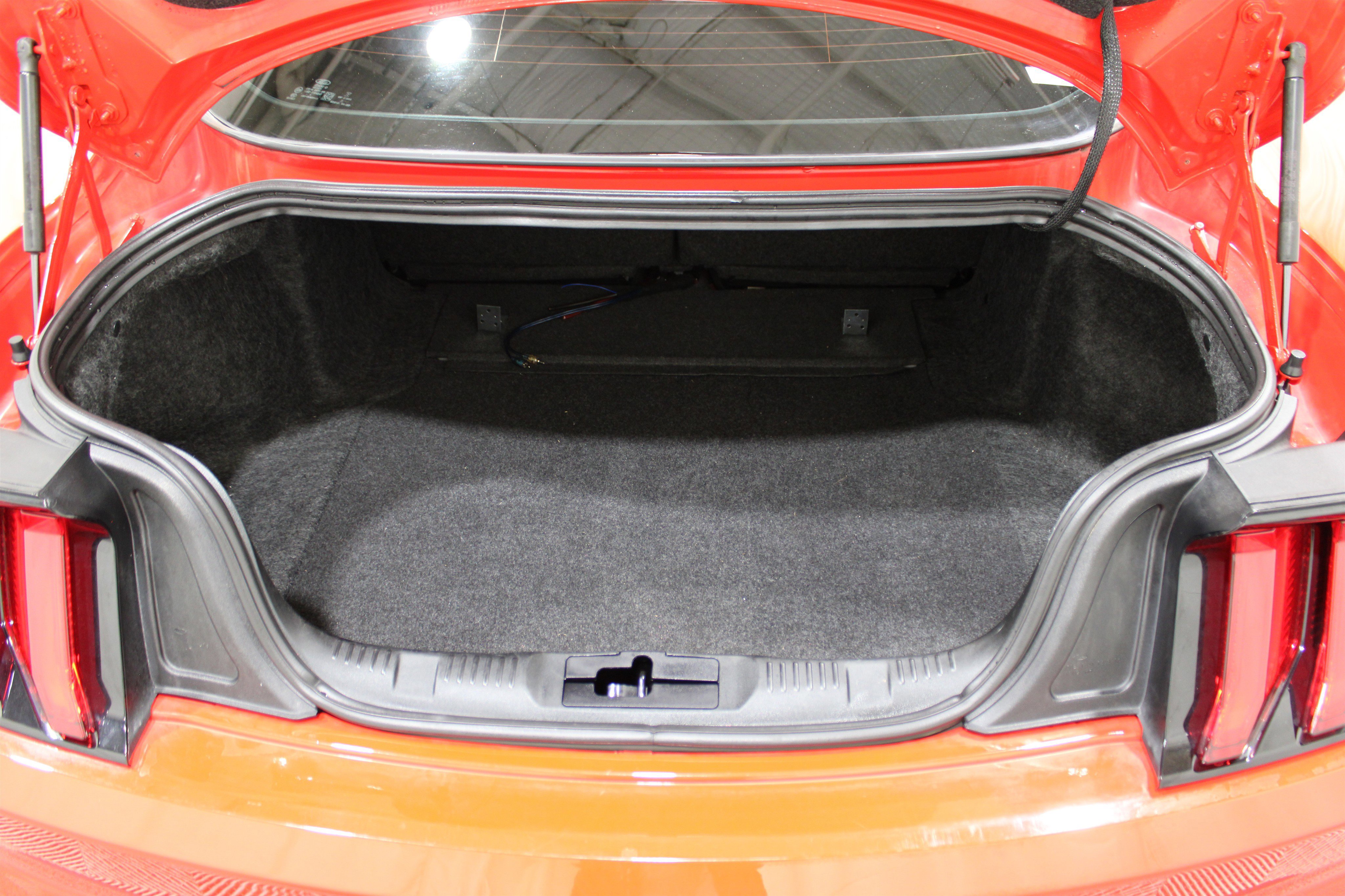 Used 2021 Ford Mustang EcoBoost w/ 2.3L High Performance Package image 26