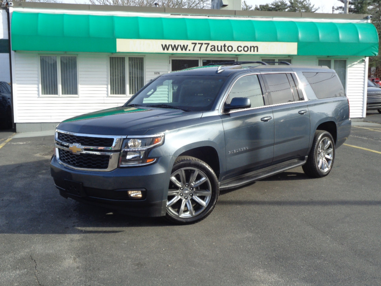 Used 2019 Chevrolet Suburban LT w/ Luxury Package image 1