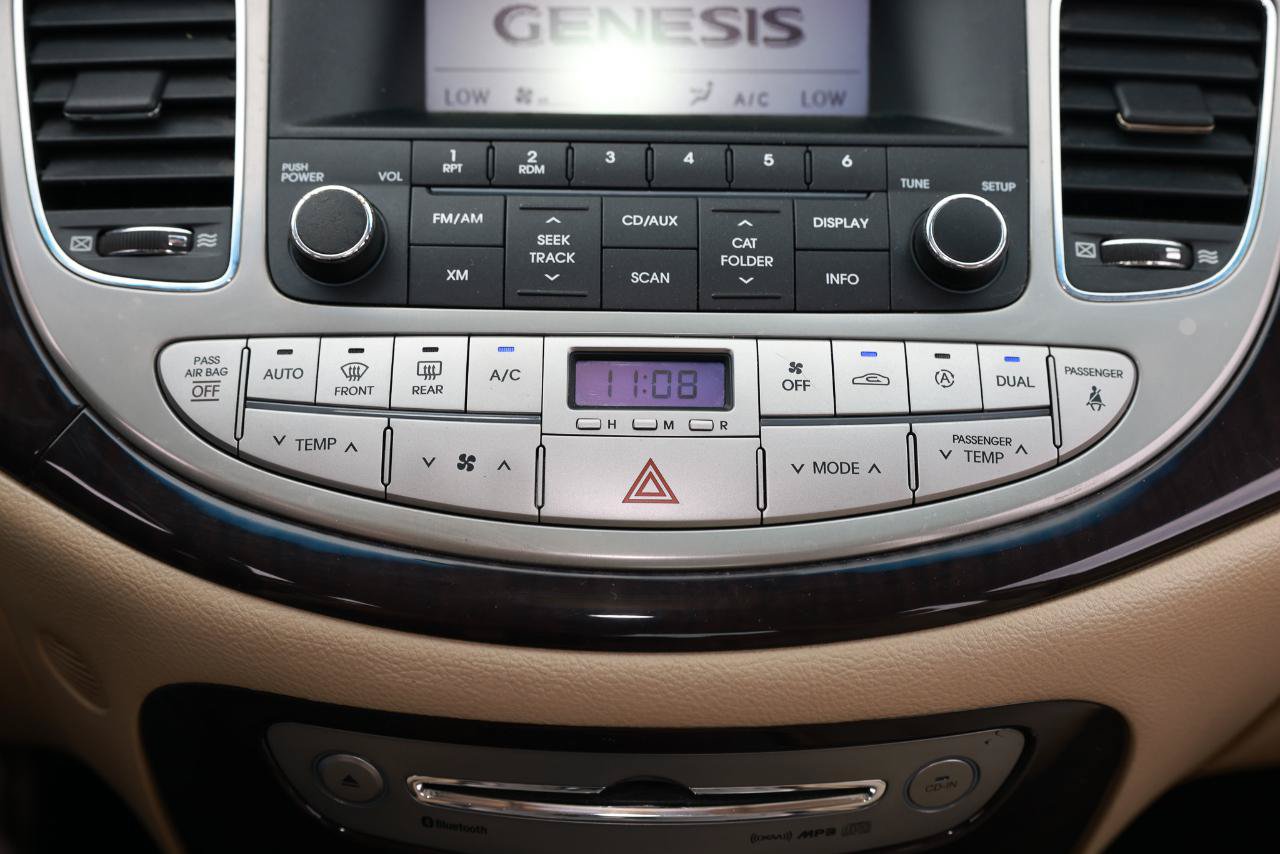 Used 2011 Hyundai Genesis 3.8 RWD image 32