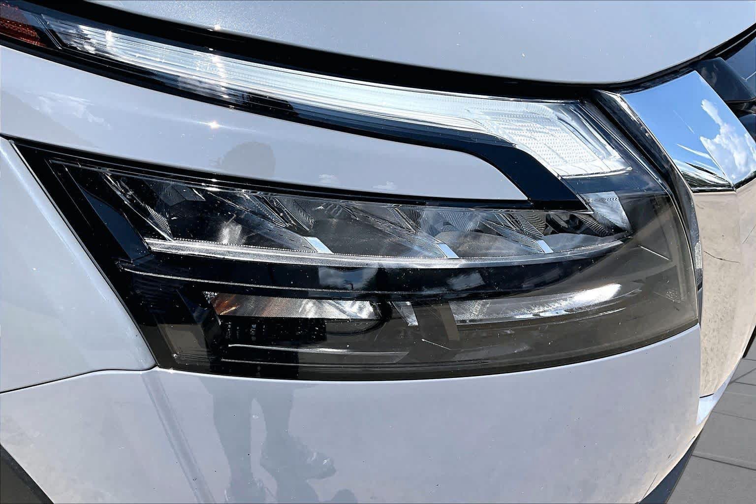 Used 2026 Nissan Rogue SV FWD image 28