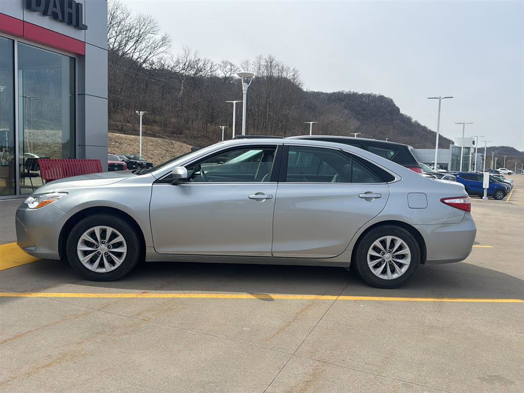 Used 2016 Toyota Camry LE FWD image 13