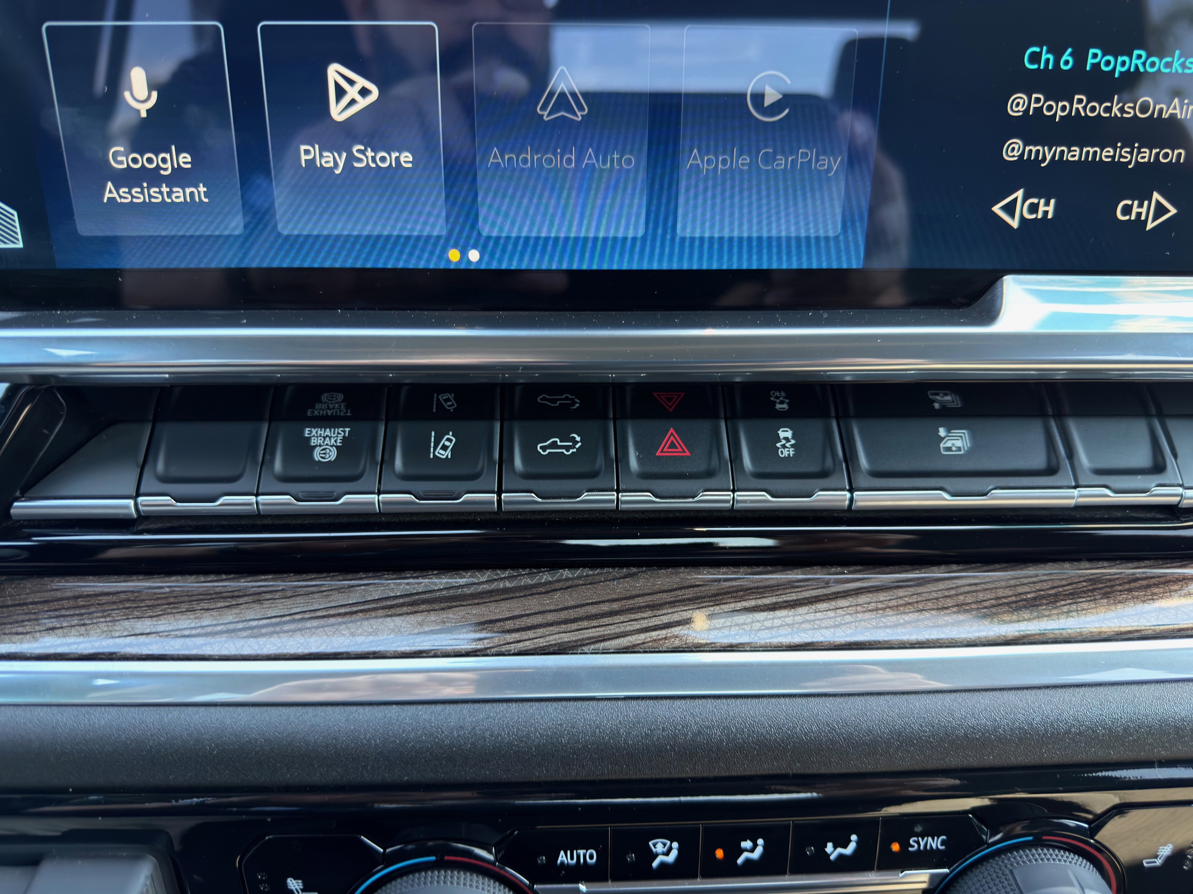 Used 2025 Chevrolet Silverado 2500 LT w/ Convenience Package image 37