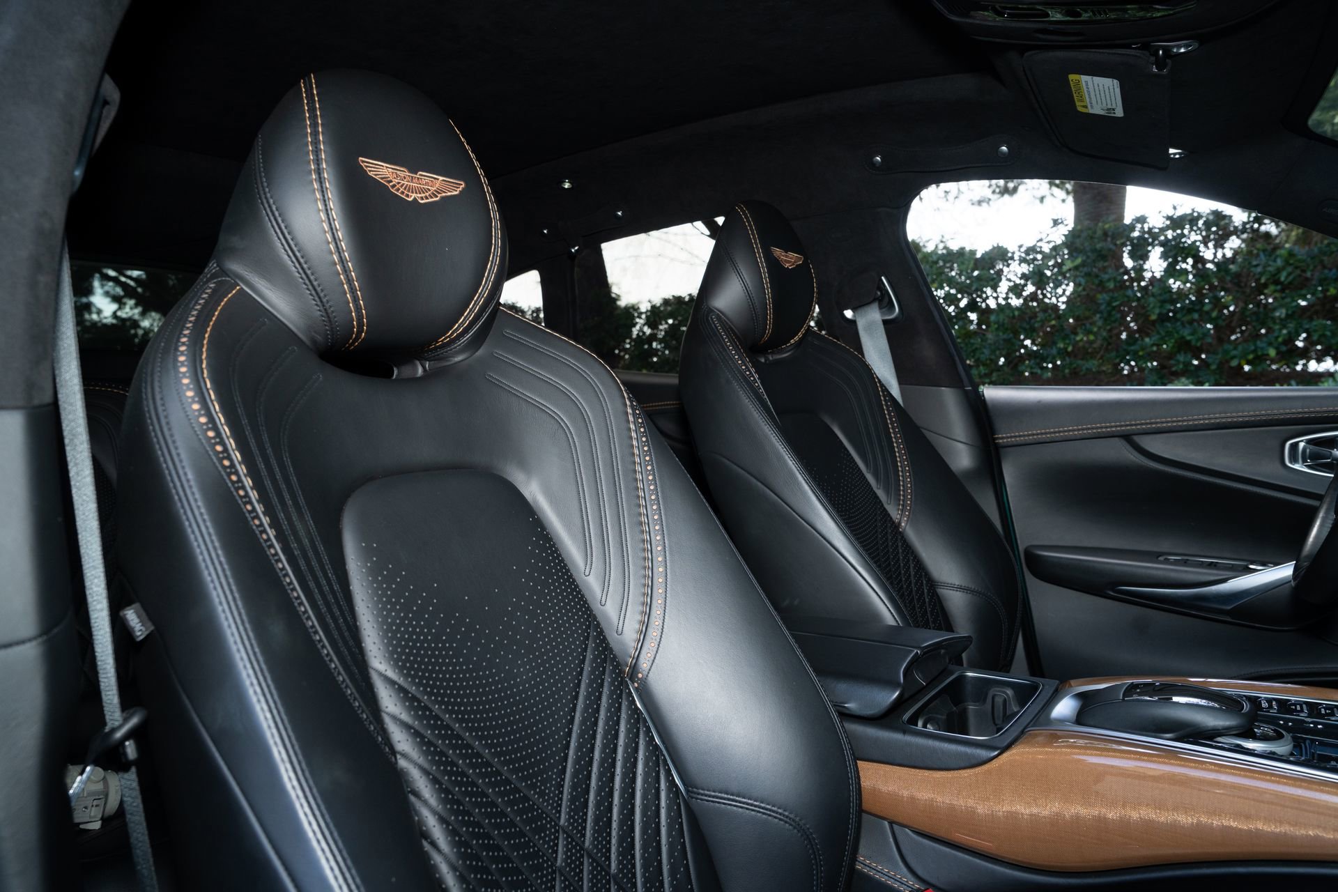 Used 2021 Aston Martin DBX AWD/4WD image 16