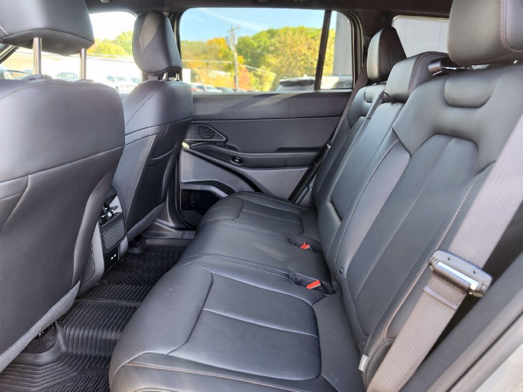 Used 2026 Jeep Cherokee Limited AWD/4WD image 16