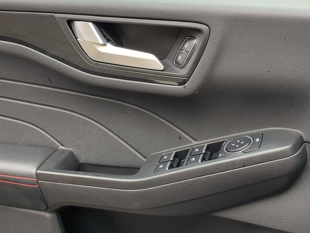 Used 2025 Ford Escape ST-Line image 13