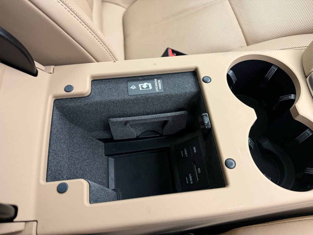 Used 2025 Porsche Macan image 35