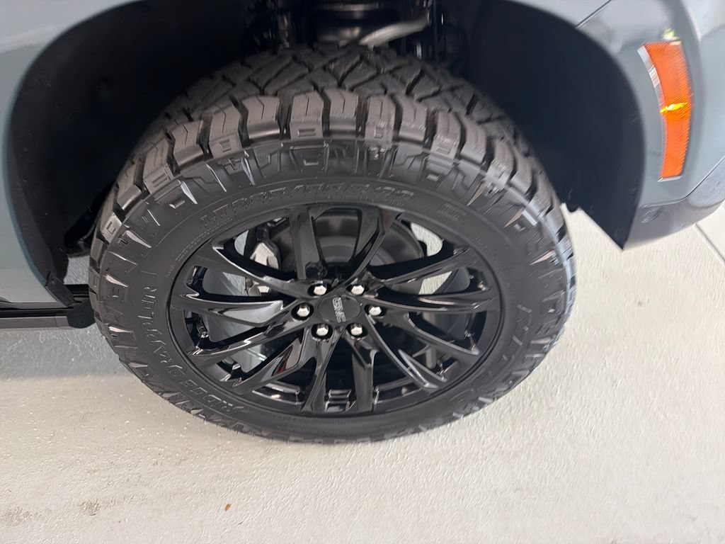 New 2026 GMC Yukon XL AT4 Ultimate w/ LPO, Floor Liner Package AWD/4WD image 5