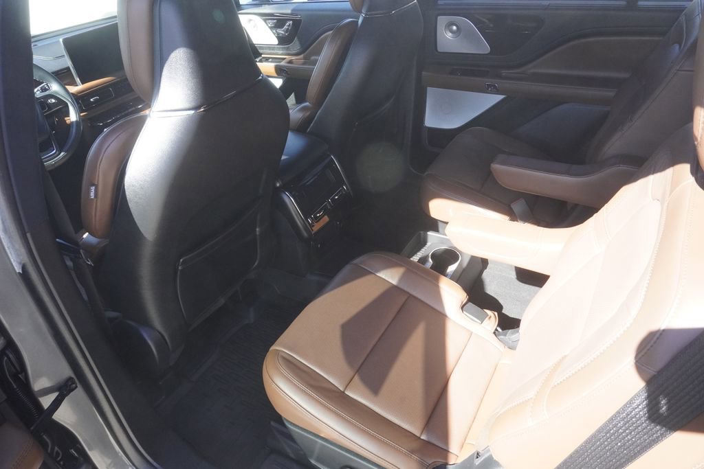 Used 2023 Lincoln Aviator Reserve w/ Equipment Group 201A image 29