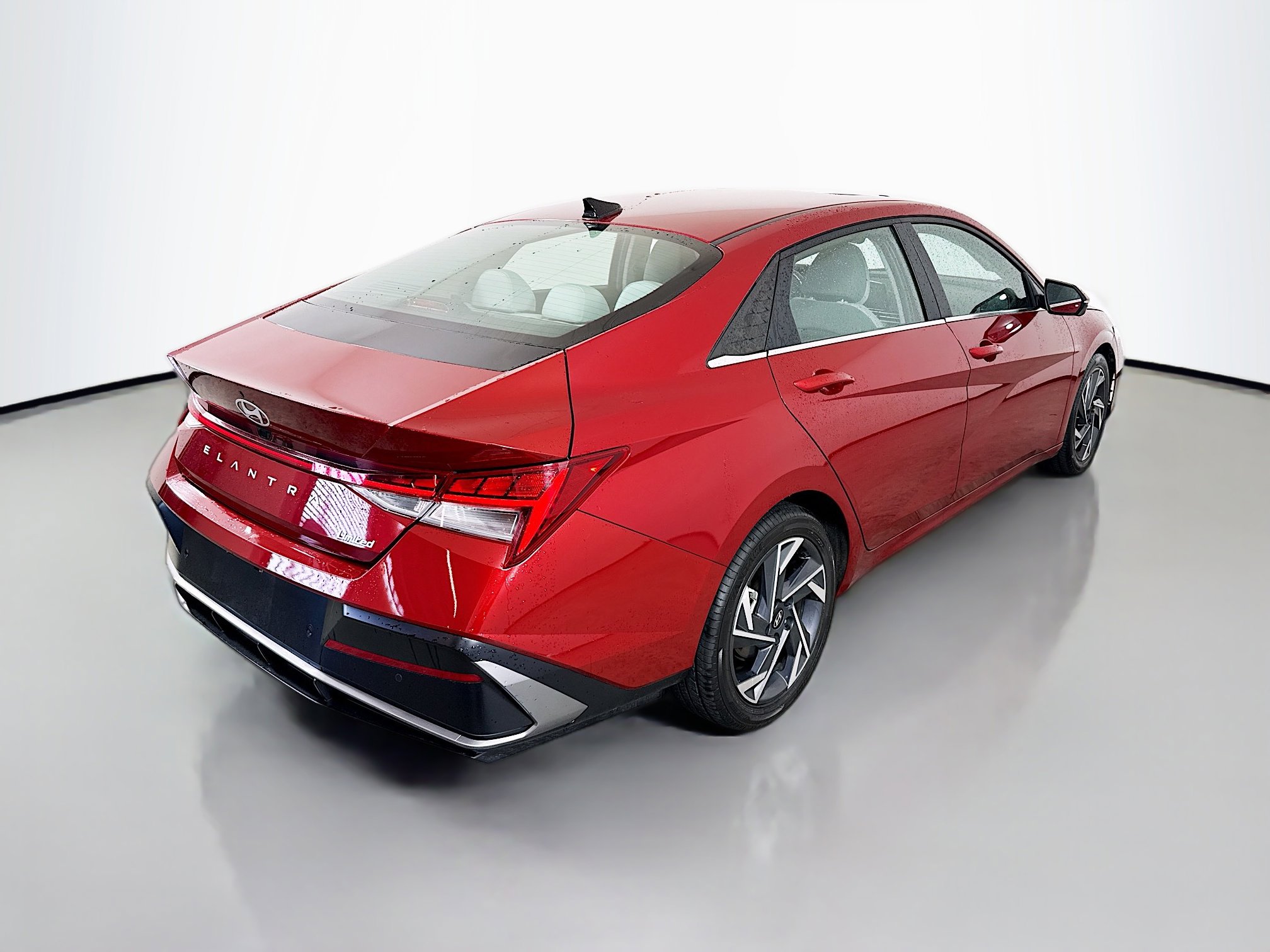 Used 2024 Hyundai Elantra Limited FWD image 7