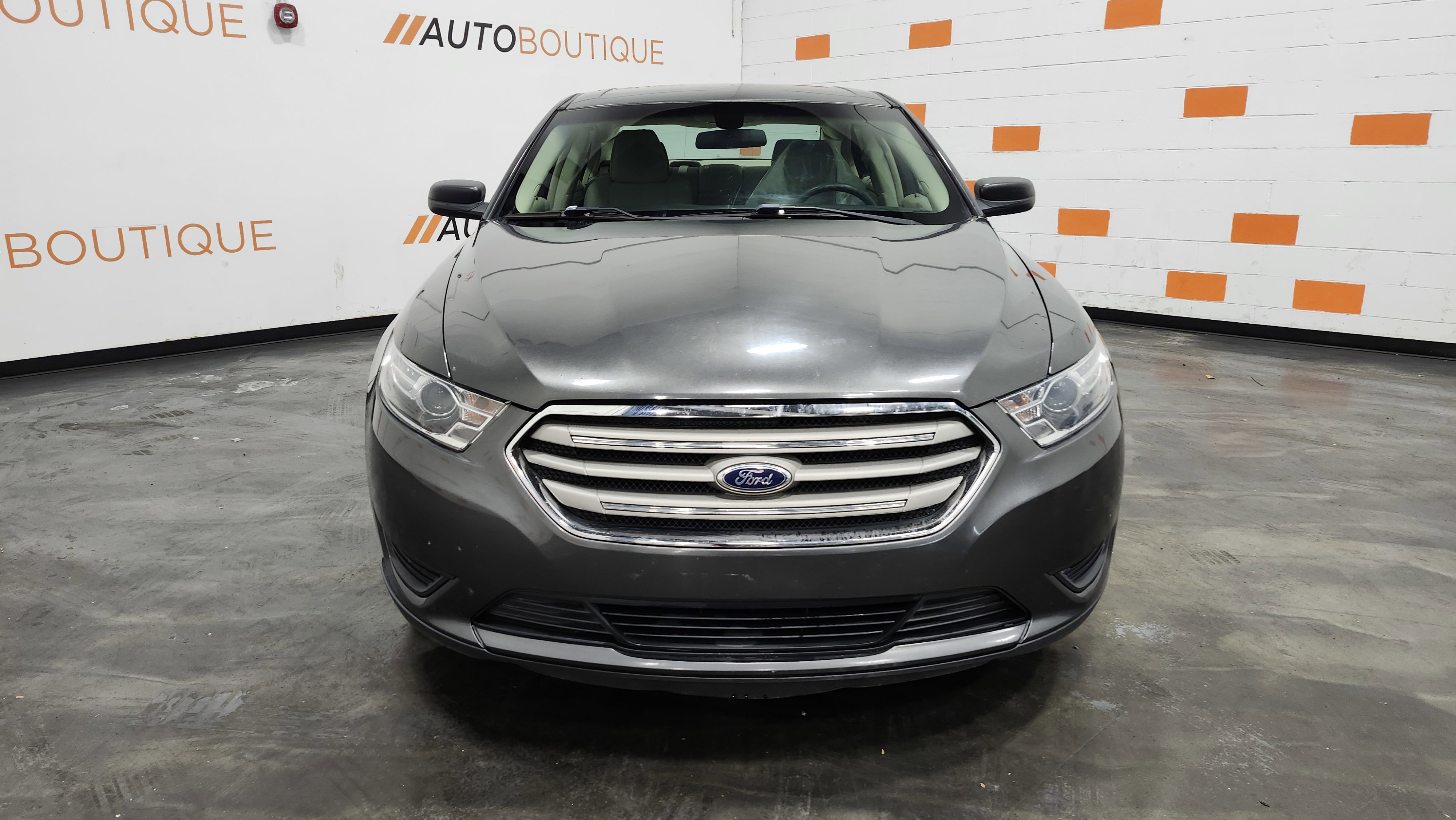 Used 2016 Ford Taurus SE image 10