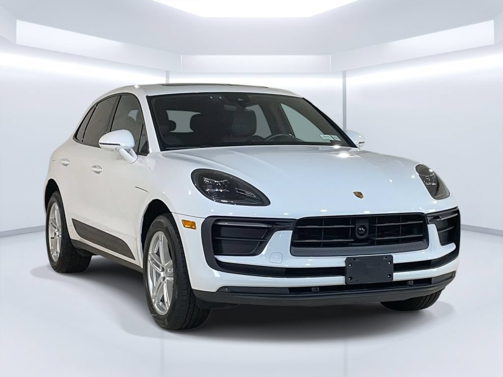 Certified 2024 Porsche Macan AWD/4WD image 9