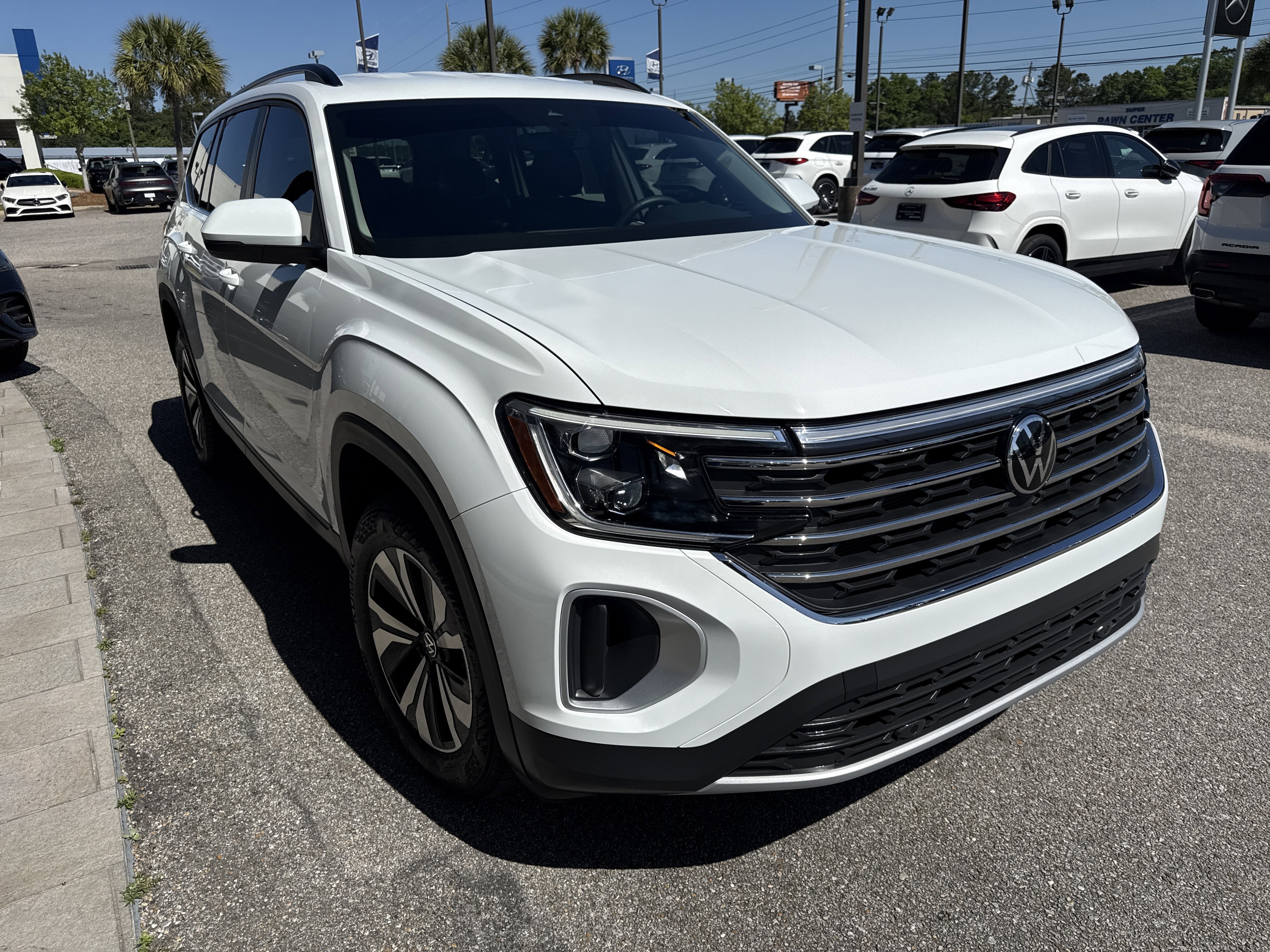 Used 2024 Volkswagen Atlas SE FWD image 5