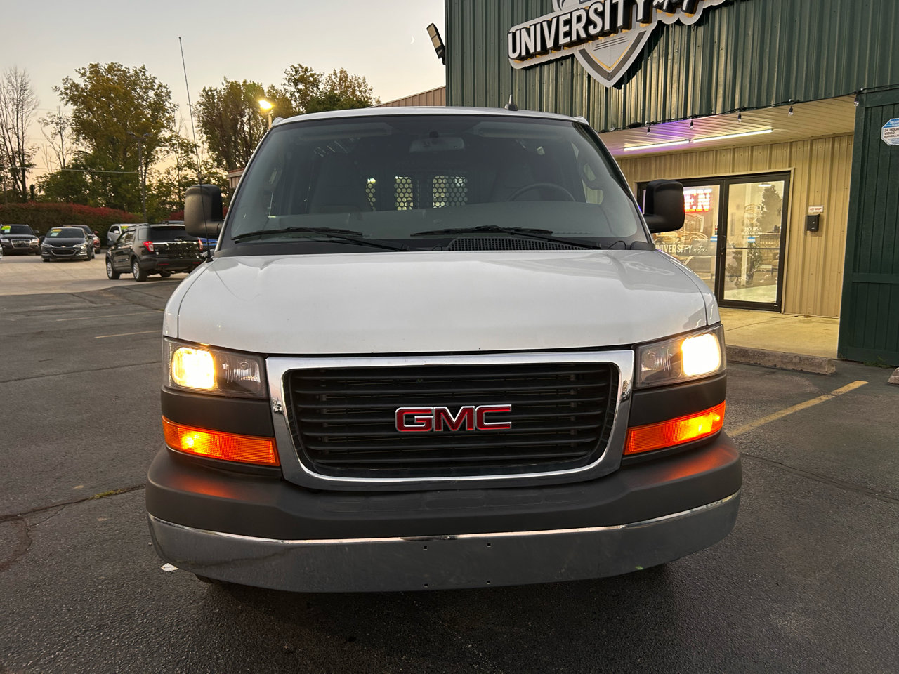 Used 2022 GMC Savana 2500 w/ Driver Convenience Package image 8