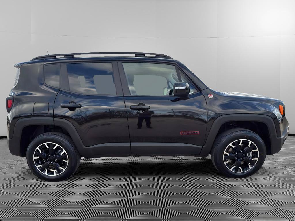 Used 2023 Jeep Renegade Trailhawk w/ Trailer Tow Group AWD/4WD image 5