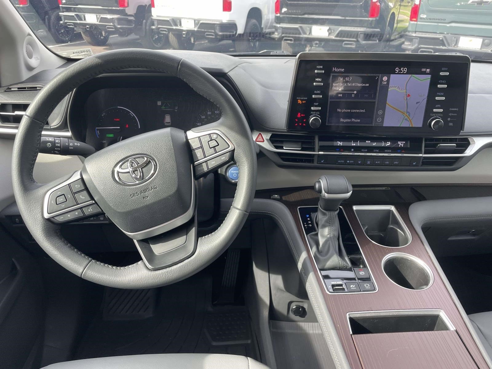 Used 2024 Toyota Sienna XLE FWD image 11