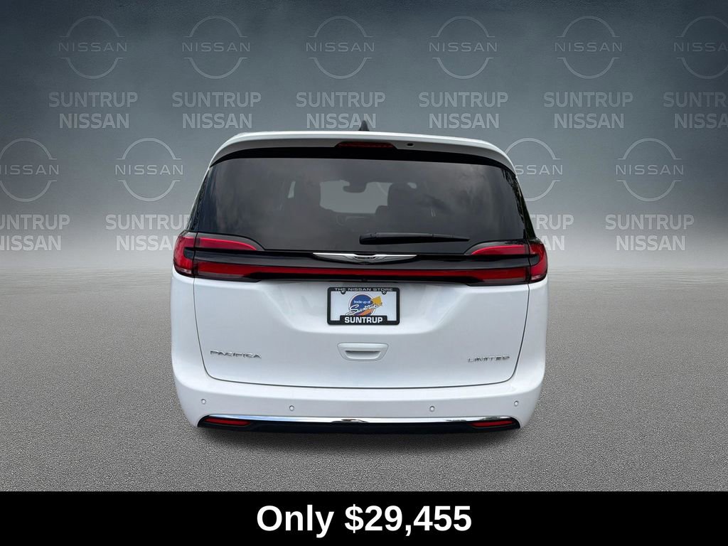 Used 2024 Chrysler Pacifica Limited FWD image 4