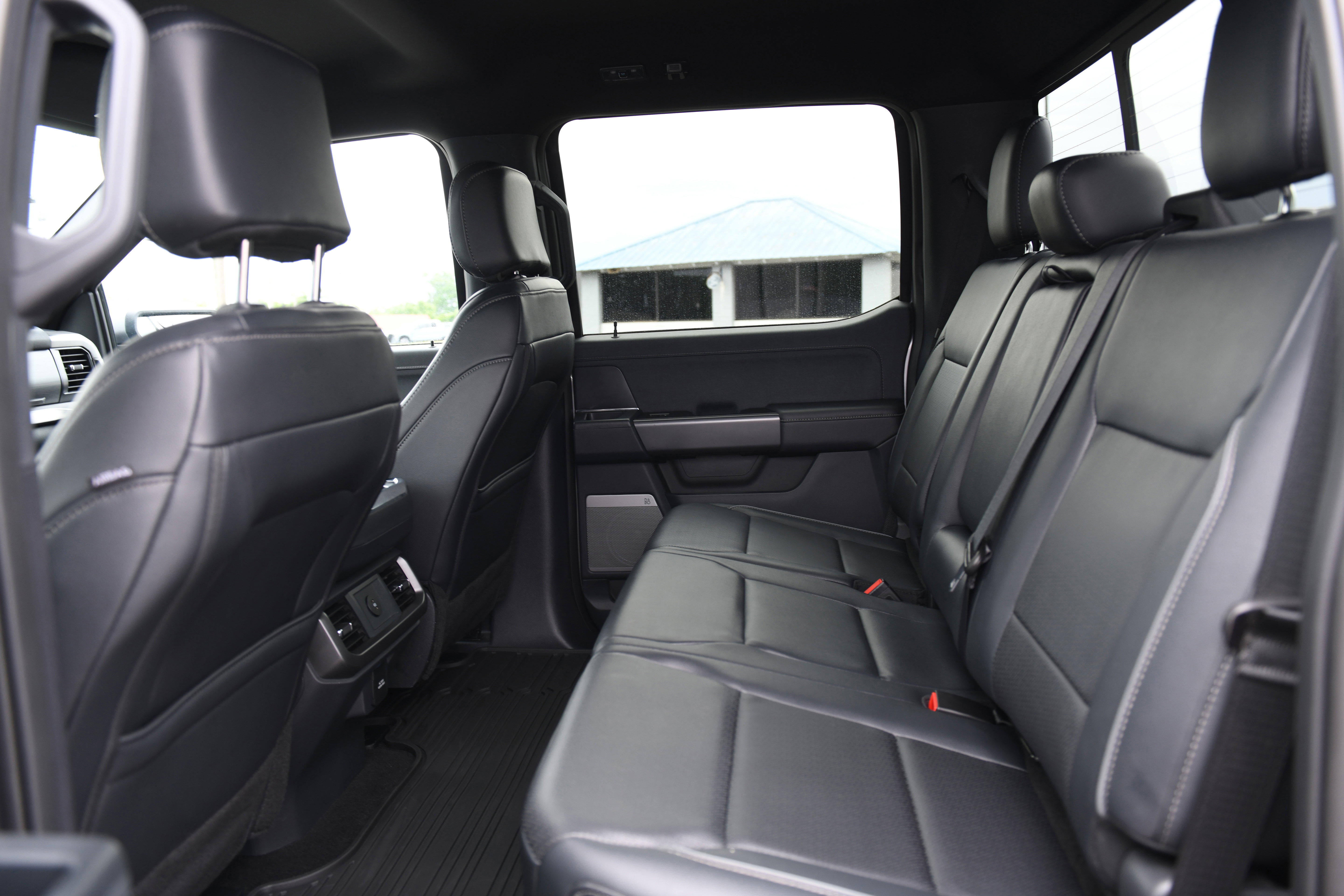 Used 2025 Ford F150 Lariat w/ Equipment Group 501A Mid AWD/4WD image 12