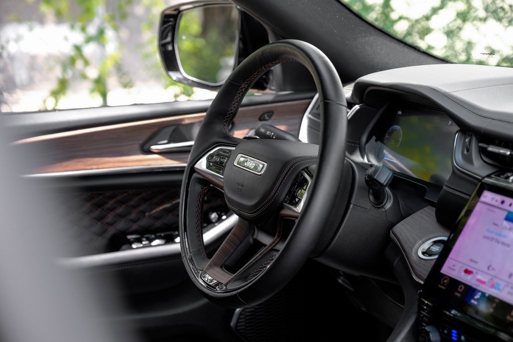 Used 2022 Jeep Grand Cherokee Summit image 25