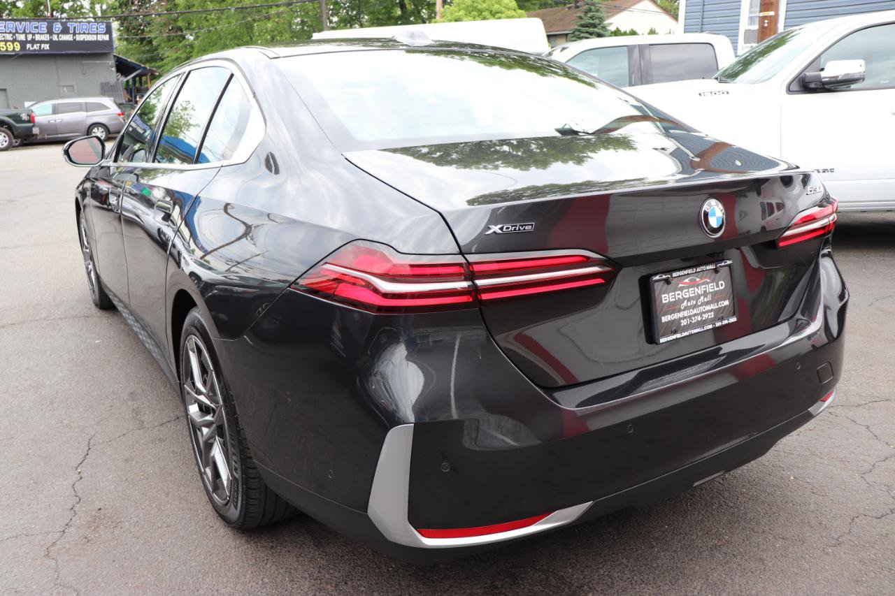 Used 2026 BMW 530i xDrive AWD/4WD image 3