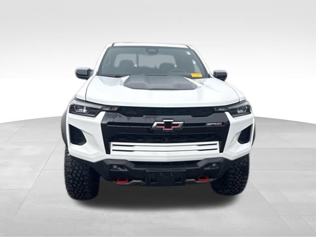 Used 2024 Chevrolet Colorado ZR2 w/ ZR2 Convenience Package III AWD/4WD image 2