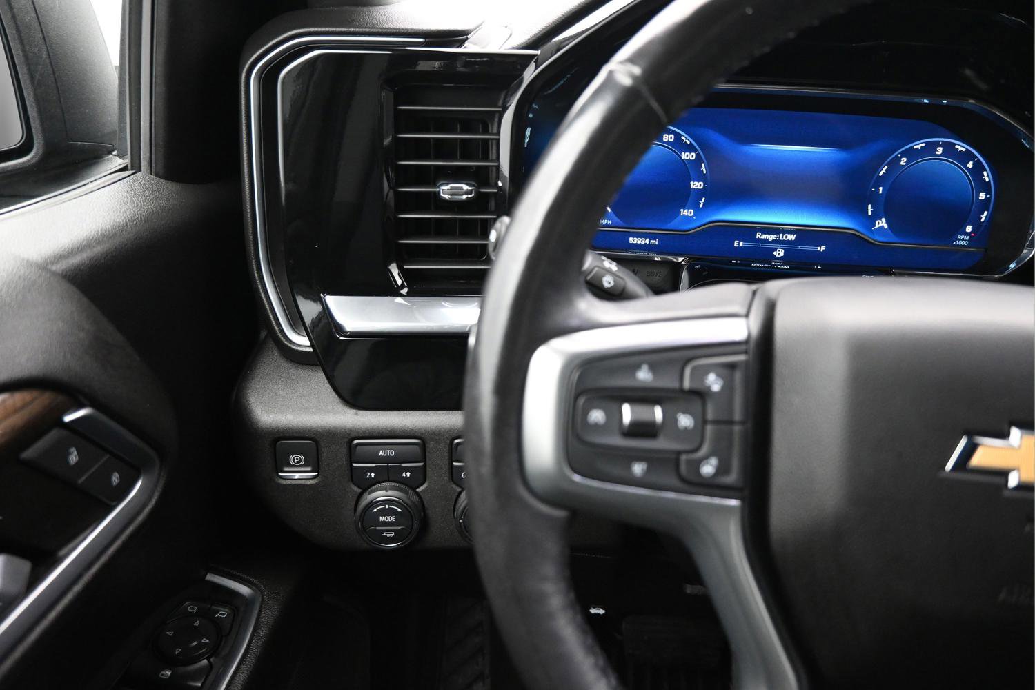 Used 2022 Chevrolet Silverado 1500 LT AWD/4WD image 10