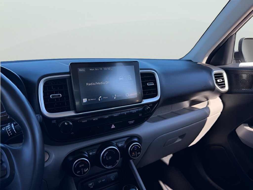 Used 2025 Hyundai Venue SEL FWD image 16