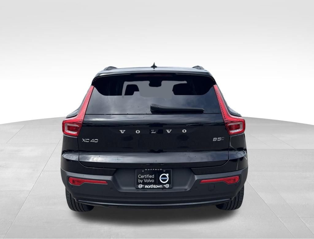 Used 2024 Volvo XC40 B5 Core image 38