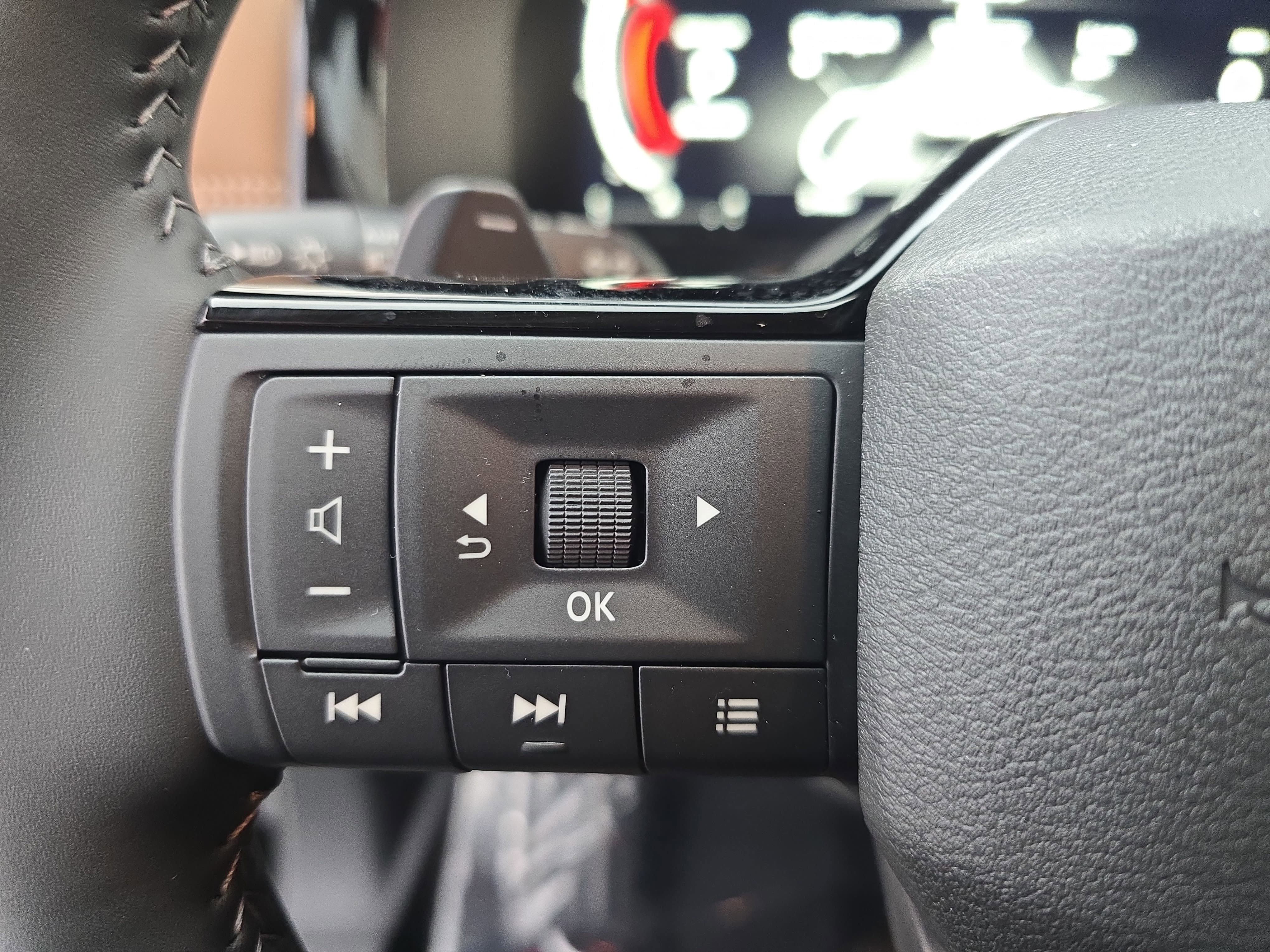 New 2026 Nissan Pathfinder Platinum w/ Cargo Package FWD image 17