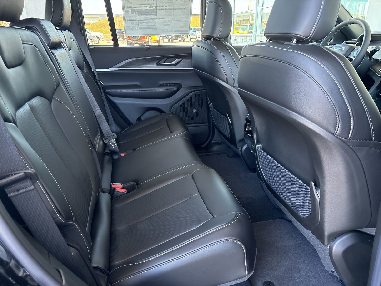 New 2025 Jeep Grand Cherokee Limited w/ Luxury Tech Group II image 15