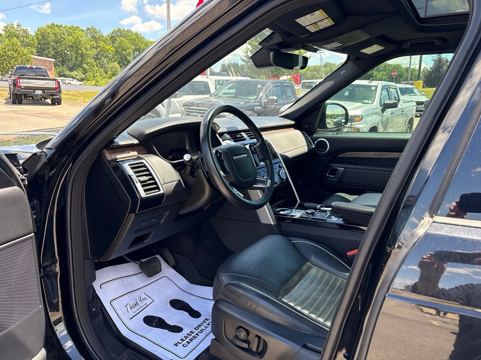 Used 2019 Land Rover Discovery HSE Luxury AWD/4WD image 2